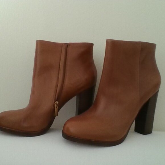 Vince Camuto Shoes - Vince Camuto Cognac Caylesa Platform Bootie Size 10